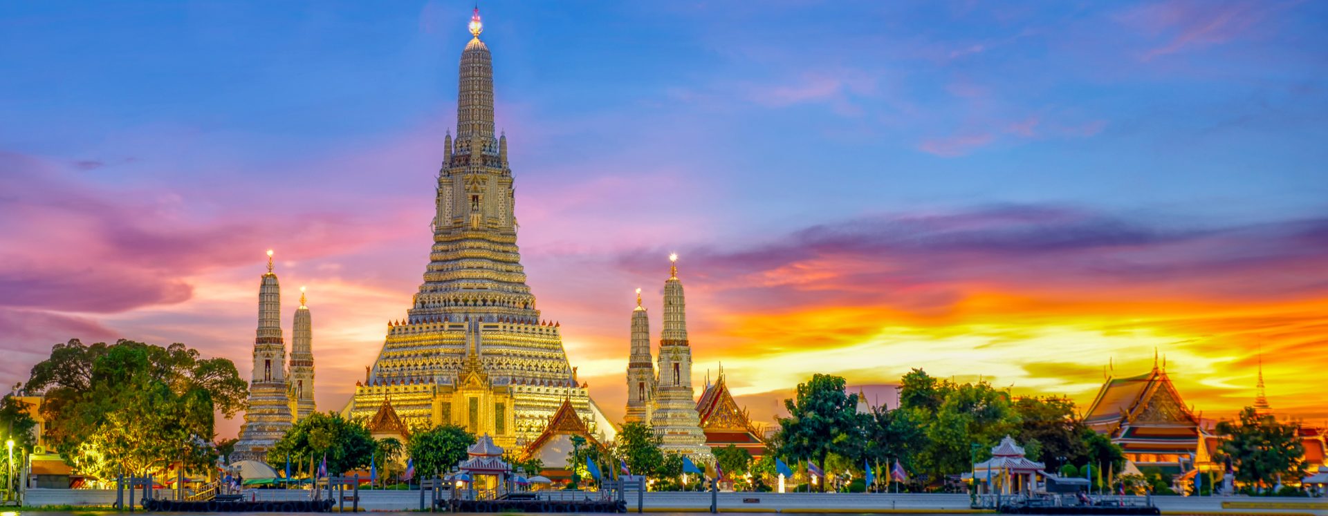 Bangkok Wat Arun in the sunset