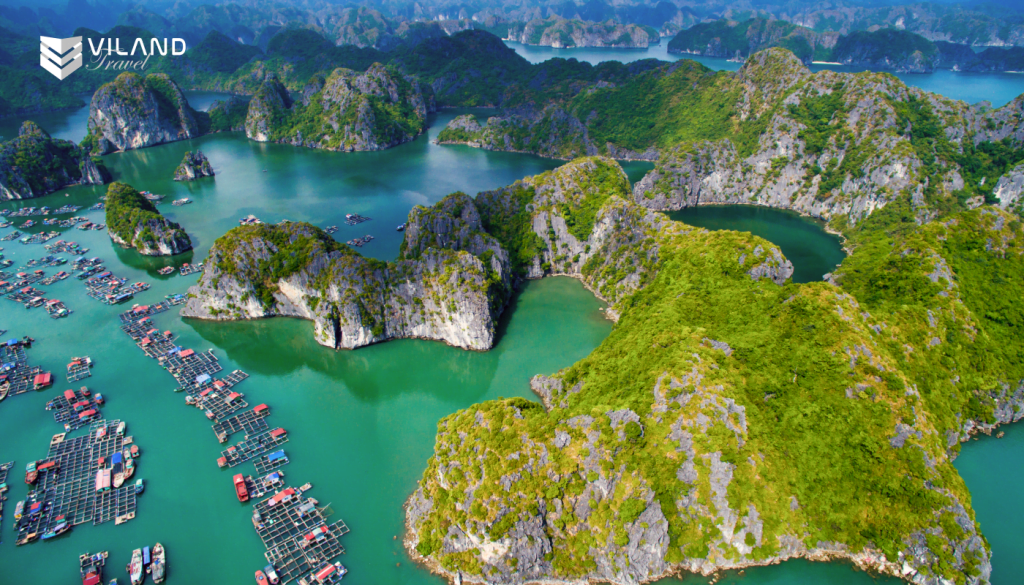 Ha Long Bay landscape view