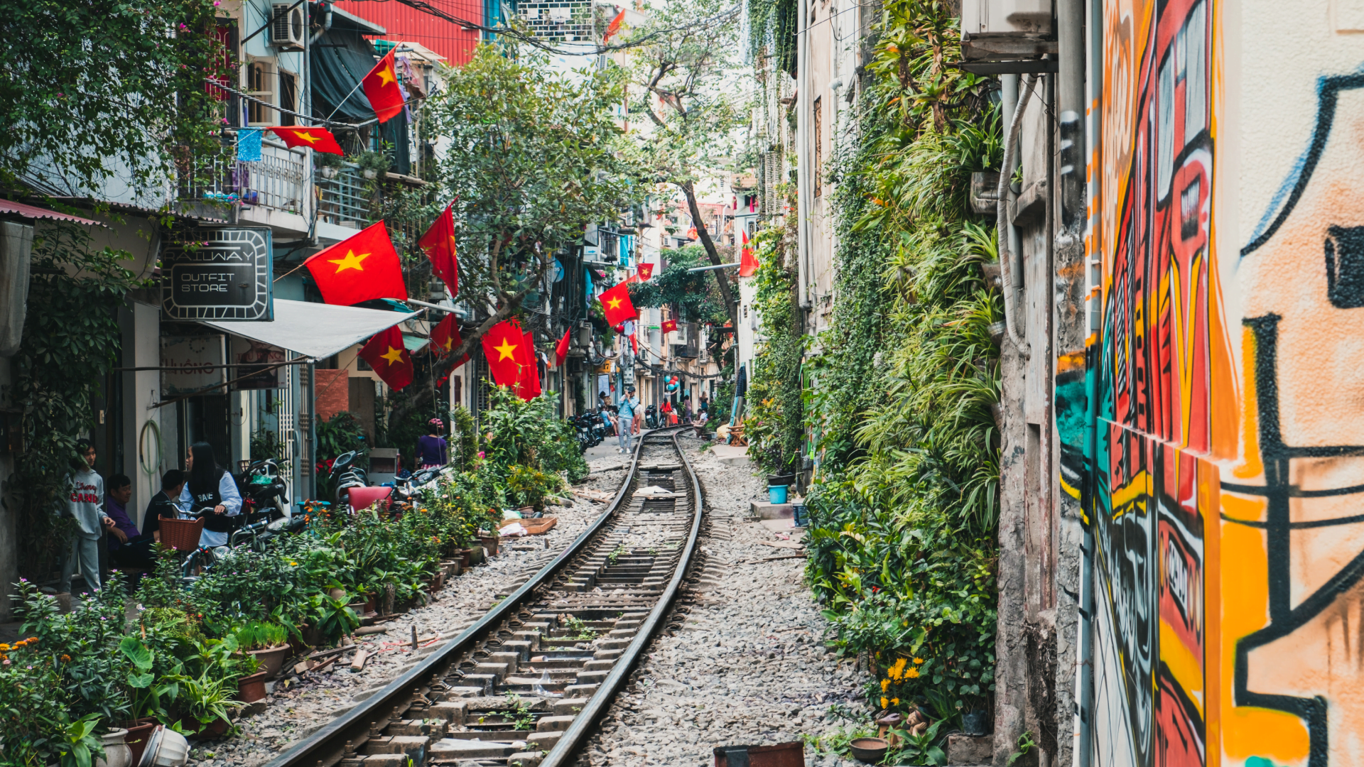 Ha Noi train street